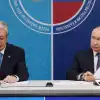 Что стоит за предложением Токаева 'заморозить украинский конфликт' (Касым-Жомарт Токаев и Владимир Путин на пленарном заседании XXII Форума межрегионального сотрудничес…) Касым-Жомарт Токаев …